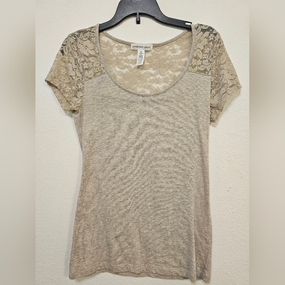 Short sleeve lace shirt